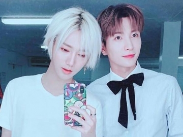 Bikin Heboh, Leeteuk dan Yesung SuJu Kompak Kenakan Busana Batik Rancangan Ridwal Kamil