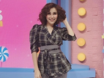 Beredar Video Andre Taulany Elus Pundaknya, Ayu Ting Ting Klarifikasi Langsung Tuai Pembelaan