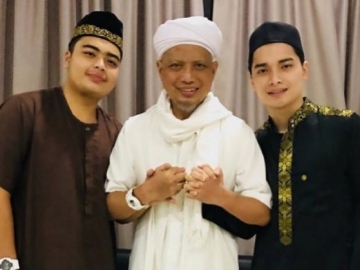 Bagikan Foto Almarhum Ustaz Arifin Ilham di IG, Alvin Faiz: Maaf Mengecewakan Abi Selama Ini