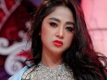 Diolok Host Tidak Netral, Dewi Persik Tantang Balik Denise Chariesta