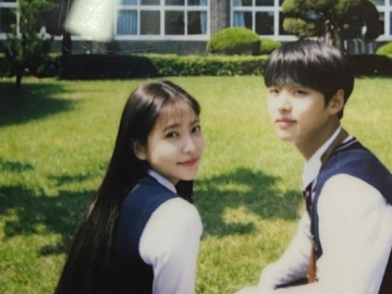 Yeri Unggah Foto 'Dilamar' Hongseok Pentagon Pakai Churros, Netter: Gemesin Banget Sih!