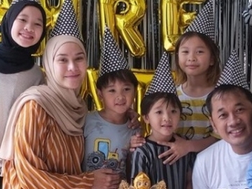  Zaskia Adya Mecca Nangis Anak-anaknya Positif Covid-19