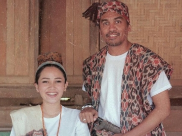 Mutia Ayu Bagikan Foto Kenangan Bersama Mendiang Glenn Fredly, Tulis Kalimat Cinta Ini