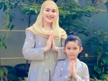 Anak Ayu Ting Ting Dihina 'Mental Pengemis', Umi Kalsum: Tolong Bantu Cari Alamatnya