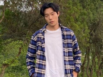 Bukan Karena Putus Cinta, Vibes Ryu Jun Yeol Tunjukkan Sisi Putus Asa di 'Lost' Tuai Sorotan