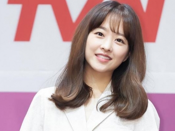 Kembali Tebar Kebaikan, Park Bo Young Sumbangkan 100 Ribu Masker untuk Petugas Kebakaran