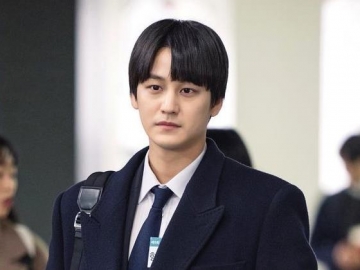 Tayang Tahun Depan, Kim Bum Pamer Jas Dokter untuk Peran di 'Ghost Doctor'