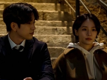 tvN Rilis BTS Adegan Ciuman Jinyoung-Park Gyu Young di 'The Devil Judge'