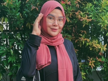 Pakai Hijab Dituding Pencitraan, Rosa Meldianti Malah Tertawa dan Tegaskan Ini