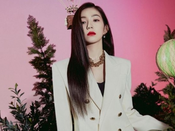 Pose Menggoda dengan Lipstik Merah dan Stoking Jaring, Visual Memikat Irene Red Velvet Tuai Sorotan