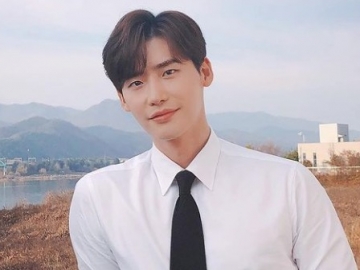 7 Potret Lee Jong Suk Yang Jadi Suami Yoona SNSD Di Drama 'Big Mouth'