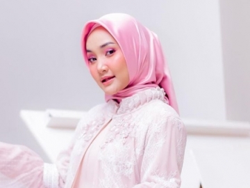 7 Gaya OOTD Fatin Shidqia Yang Umumkan Lulus S1