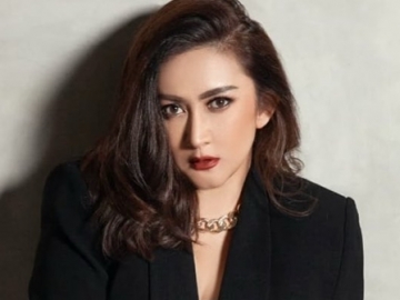 7 Potret Stunning Nafa Urbach Yang Luapkan Emosi Soal Pinjol