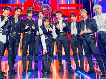 Tampil Live, NCT 127 Pamer Vokal Stabil & Dance Energik di 'The Late Late Show with James Corden'