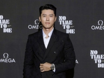 Tampil Maskulin, Hyun Bin Pamer Pesona Memikat di Acara Pop Up Store OMEGA