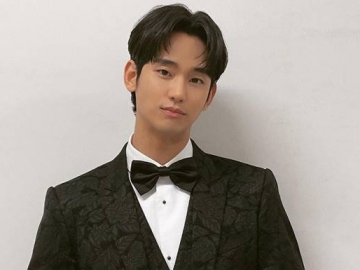 Penampilan Imut Kim Soo Hyun Jadi Anak Kuliahan di 'One Ordinary Day' Bikin Tak Bisa Berpaling