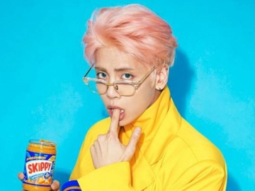 Fans Murka Penyanyi AS Edit Foto Pemakaman Mendiang Jonghyun SHINee untuk Promosi