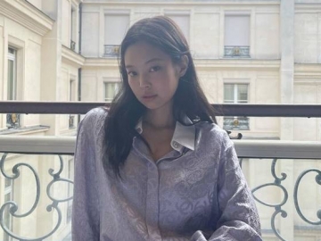 Jennie BLACKPINK Santai Tampil dengan Baju Transparan Perlihatkan Pakaian Dalam Curi Perhatian