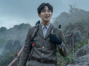 Beda Vibes, Joo Ji Hoon Kenakan Outfit Mewah Sama dengan Song Kang dan Lee Jong Suk