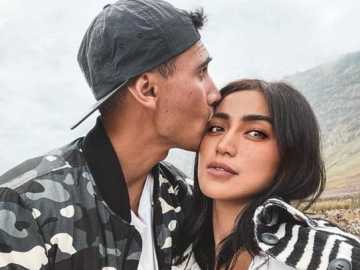 Resmi Menikah, Intip Momen Vincent Verhaag Nangis Haru Hingga Penampilan Jessica Iskandar Disorot