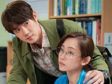 Yoo Yeon Seok dan Shin Hyun Bin Diduga Pegangan Tangan di Pernikahan Kenalan, Benarkah?