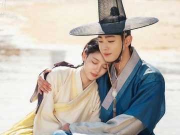 Rilis BTS Adegan Ciuman Terakhir, Kim Yoo Jung-Ahn Hyo Seop Ungkap Perpisahan untuk 'Lovers Red Sky'