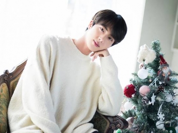 Pamer Kerja Naik Sepeda, Harga Outfit Jin BTS meski Simpel Bikin Syok