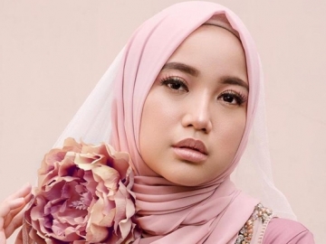 7 Potret Cantik Chacha Frederica, Aktris Kondang Yang Pekerja Keras