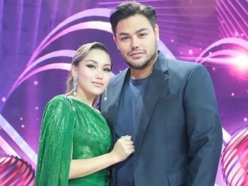 Cium Mesra Pipi Ayu Ting Ting, Ivan Gunawan: Kamu Tahu Aku Selalu Berdiri di Sisimu