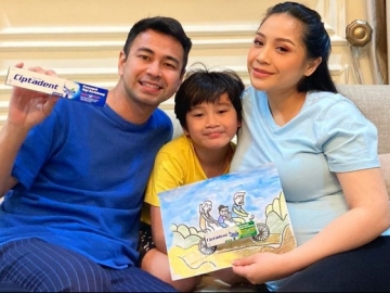 Raffi dan Nagita Bagikan Foto Rafathar Akting Jadi Bayi, Disebut Glowing Banget!