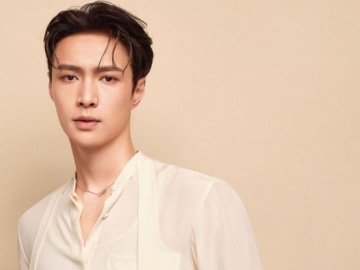 Tampil Kasual, Lay EXO Ketahuan Ambil Kelas Khusus di Harvard Center Shanghai