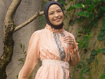 Kocak Banget, Tantri Kotak Percaya Diri Pamer 4 Piala Anugerah Menjadi Ibu