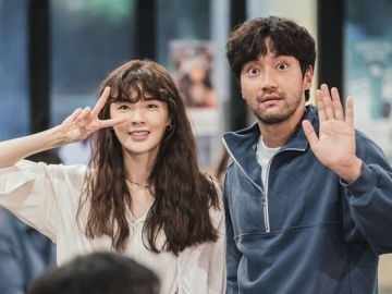 Usai Adegan Ranjang di Drama, Kapal Haram Siwon-Lee Sun Bin Lanjut Pose Mesra di Majalah