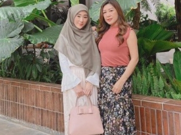  Larissa Chou Pose Bareng Ibu, Netter: Sosok Dua Ibu Kuat & Sabar