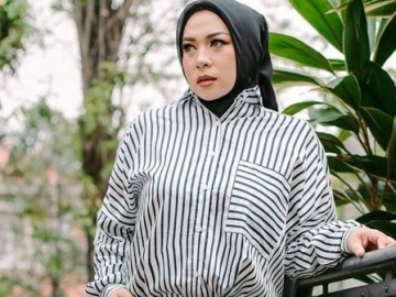  Melly Goeslaw Nangis Ketemu Remaja Viral Mirip Nike Ardila