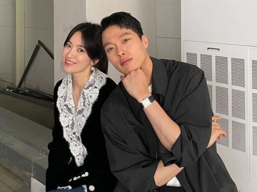 Keuwuan Makin Bertebaran, Song Hye Kyo Peluk Erat Jang Ki Yong di Still Cut 'Now We Are Breaking Up'