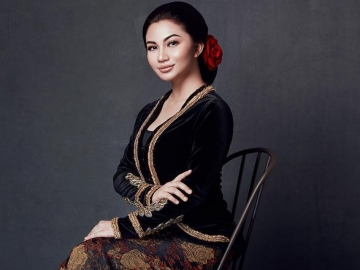 Ariel Tatum Diduga Mantap Pindah Agama, Begini 8 Potret Anggunnya Saat Berbalut Kain Tradisional