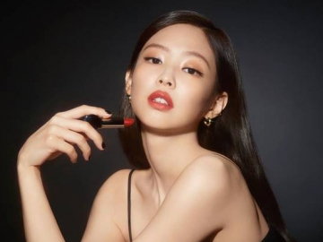 Jennie BLACKPINK Pamerkan Hadiah Baru dari Netflix, Diam-diam Beri Dukungan Serial Baru?