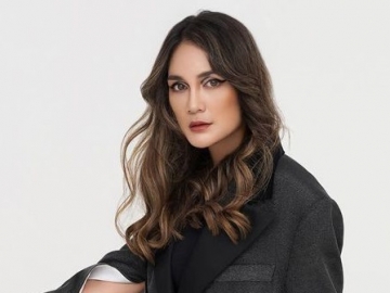 Luna Maya 'Manglingi' Kenakan Busana Pengantin, Ayu Dewi: Cowoknya Udah Dibajuin?