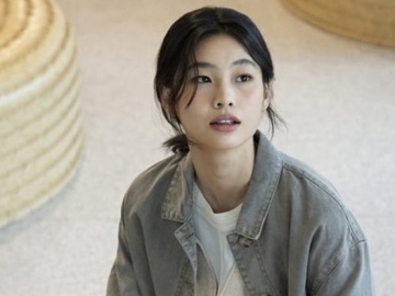 Jung Ho Yeon Ungkap Perbedaan Dirinya dengan Sae Byuk dan Kisah di Balik Pertemuan dengan Zendaya