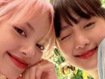 Lisa BLACKPINK Rayakan Natal Bareng Sosok Ini