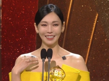 Nangis di Atas Panggung, Kim So Yeon Pamerkan Sisi Imut di Fancafe Usai Menangkan Daesang