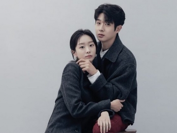 Kim Da Mi Tak Bisa Tahan Tawa Lakukan Adegan Ciuman dengan Choi Woo Shik di 'Our Beloved Summer'