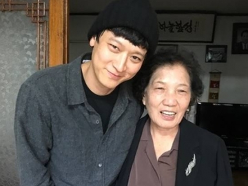 Perankan Sang Putra, Kang Dong Won Ucap Penyesalan di Pemakaman Ibu Aktivis 1987 Lee Han Yeol