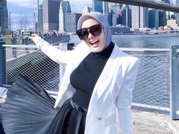 Dikenal Sebagai Istri Pengusaha Tajir, Syahrini Ternyata Ketahuan Pakai Perhiasan Palsu?