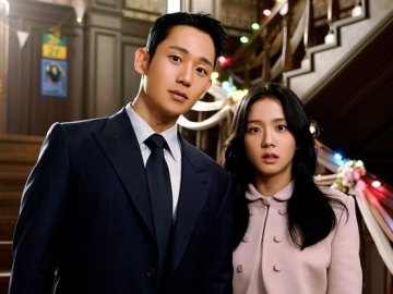 Jisoo BLACKPINK-Jung Hae In 'Tak Lepas' Gandengan Tangan meski Syuting Ciuman 'Snowdrop' Selesai