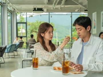 Netflix Spill Hubungan Sensual Seohyun dan Lee Jun Young U-Kiss di Still Cuts 'Love and Leashes'