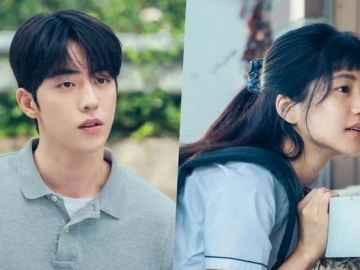 Senyum Sumringah, Nam Joo Hyuk Bersandar Santai Pada Kim Tae Ri di Poster 'Twenty-Five, Twenty-One'