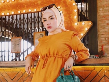 Medina Zein Pede Pamer Foto Tanpa Hijab, Disinggung Soal Masalah Kesehatan Mental