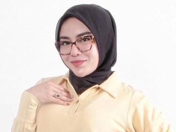 'Gantungkan' Hijab, Medina Zein Tetap Banjir Doa Manis Usai Pamer Gaya Rambut Baru